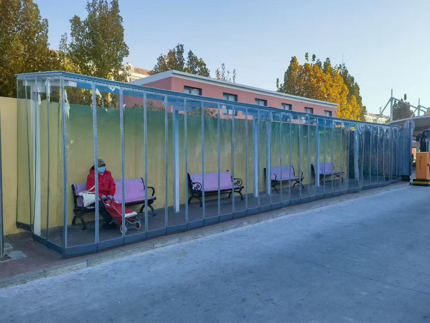 游乐场休息室透明门帘休息棚定制安装工程